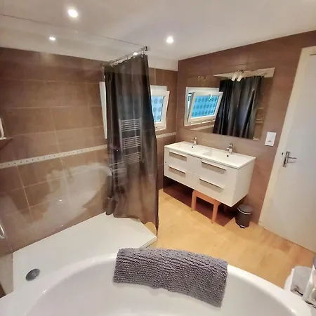 بيت للعطل House For 9 People